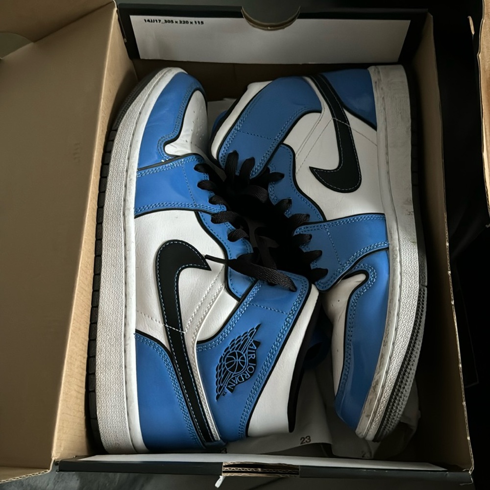 Air Jordan 1 MID SE